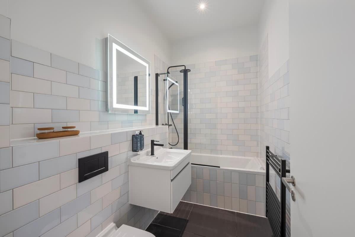 Lovely 1 Bedroom Flat In The Heart Of Holiday home London
