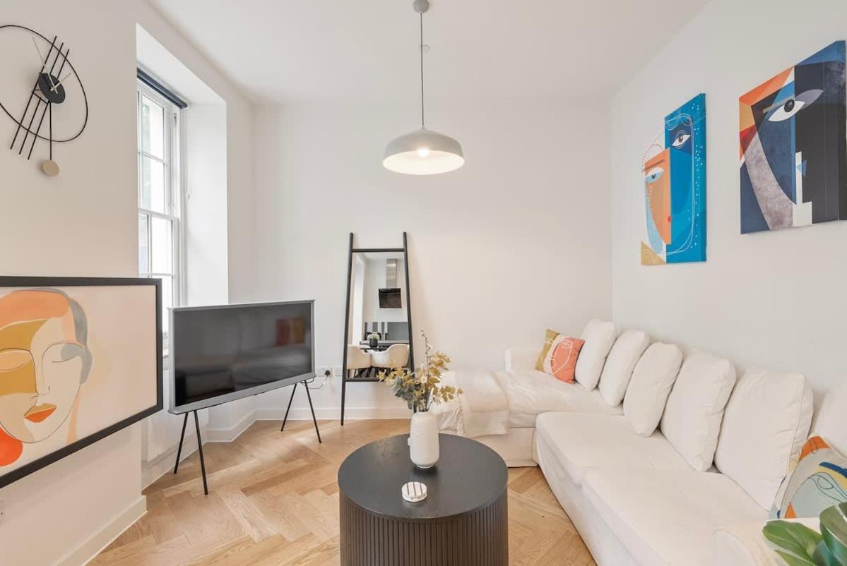 Lovely 1 Bedroom Flat In The Heart Of *
